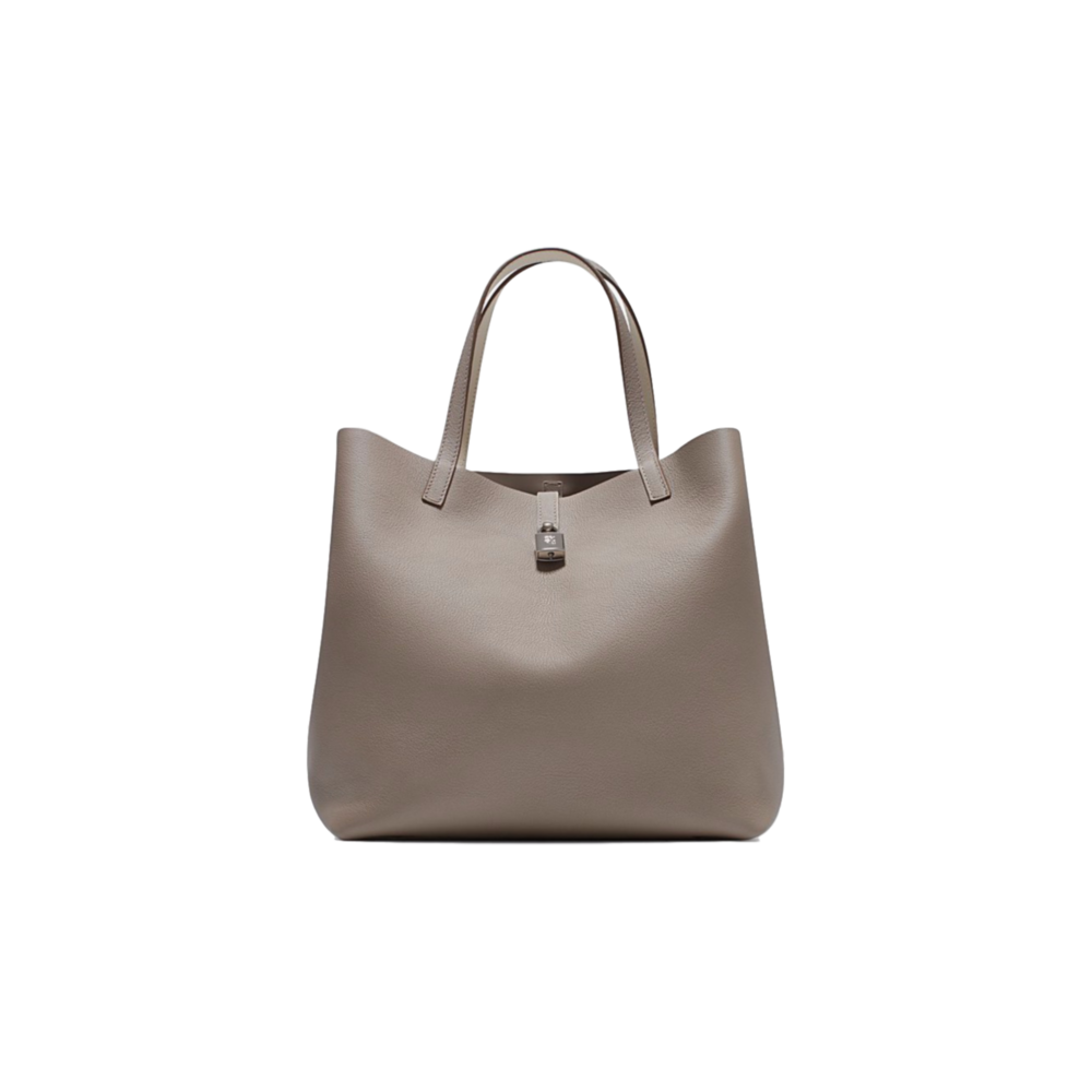 Carolina Herrera White Metropolitan Insignia Small Clutch - Meghan Markle's  Handbags - Meghan's Fashion