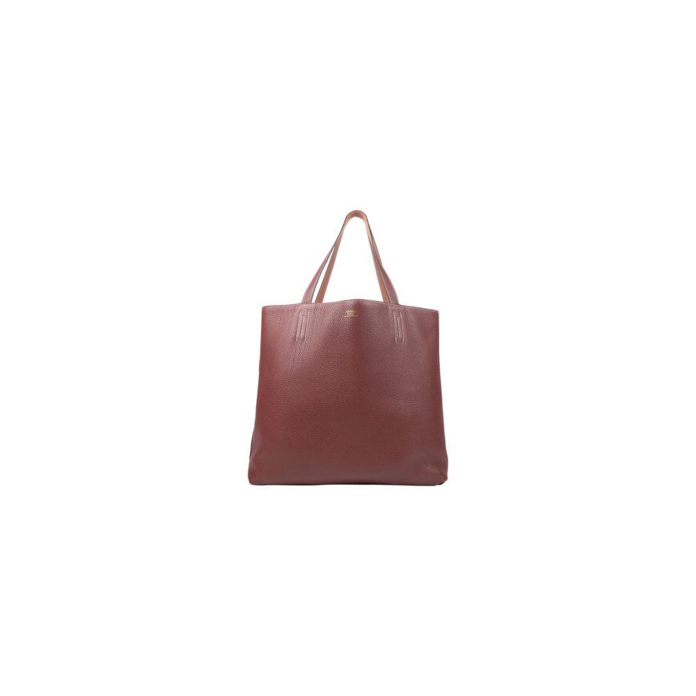 Céline Triomphe Chain Shoulder Bag in Black - Meghan Markle's Handbags -  Meghan's Fashion